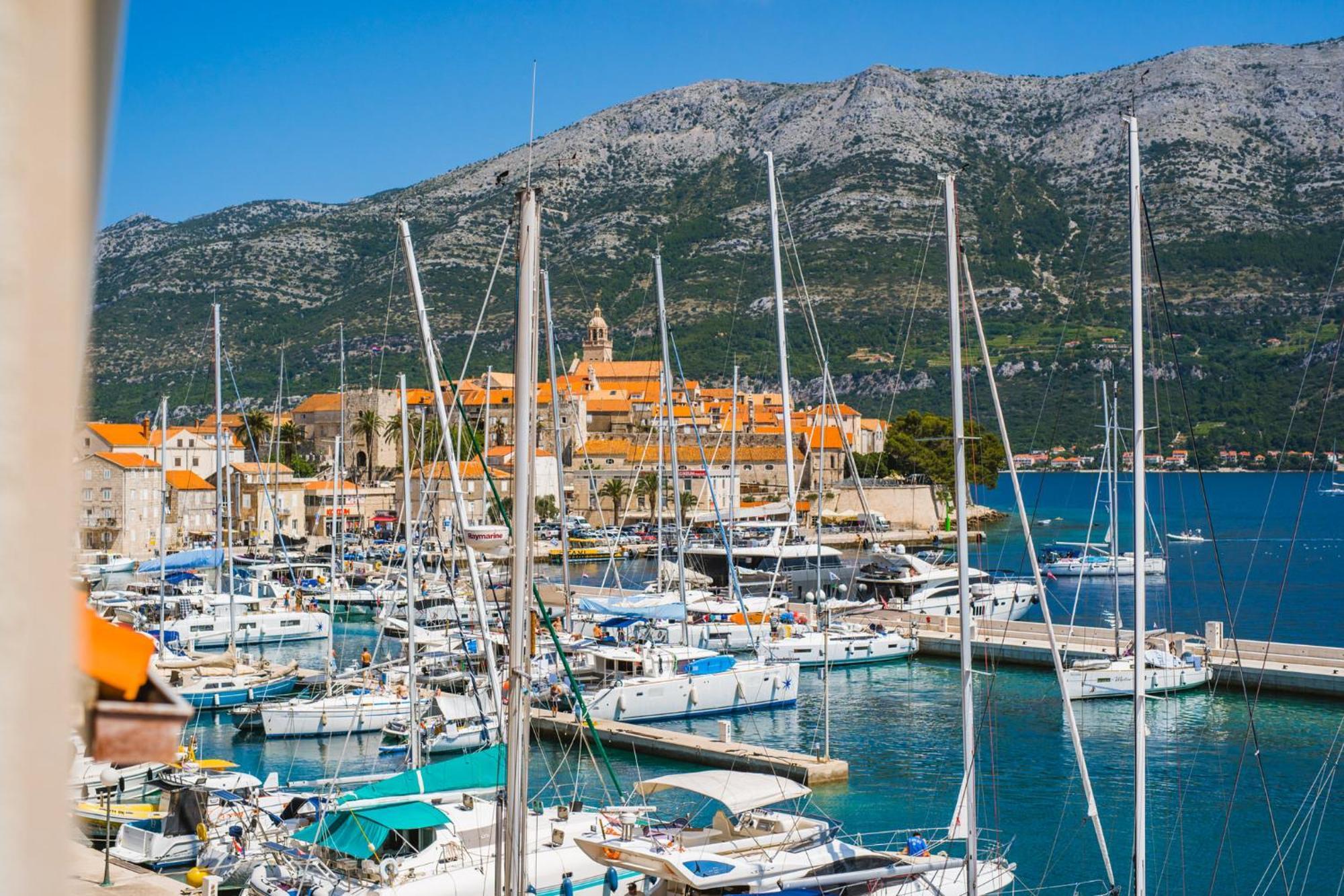Apartments And Rooms Denoble Korčula Exteriör bild